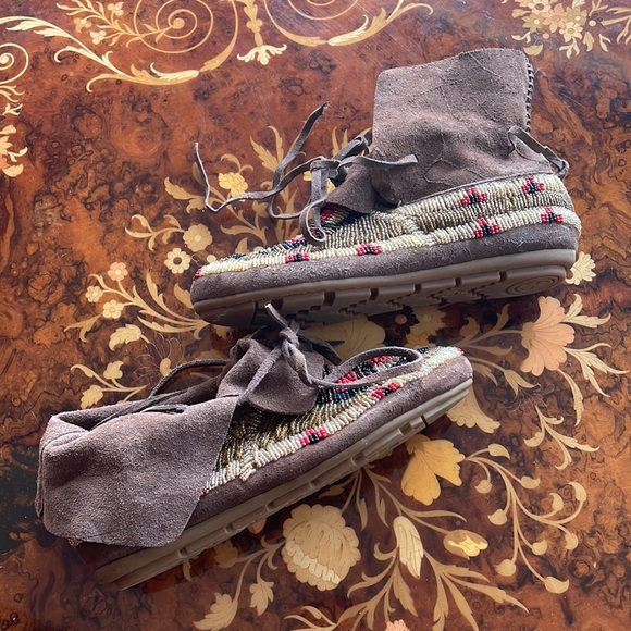 Brand New HOUSE OF HARLOW sz5/6 1960 Nicole Ritchie beaded moccasin slippers - Picture 3 of 7